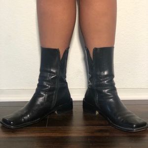 SOLD‼️ Kenneth Cole black boots Size 10